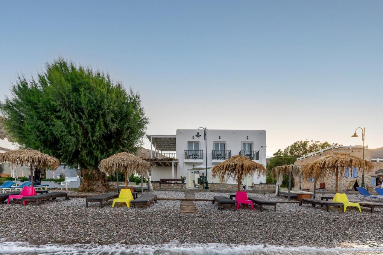 Uno Beachfront Suite Livadia  Bagian luar foto