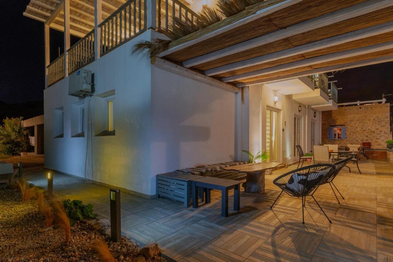 Uno Beachfront Suite Livadia  Bagian luar foto
