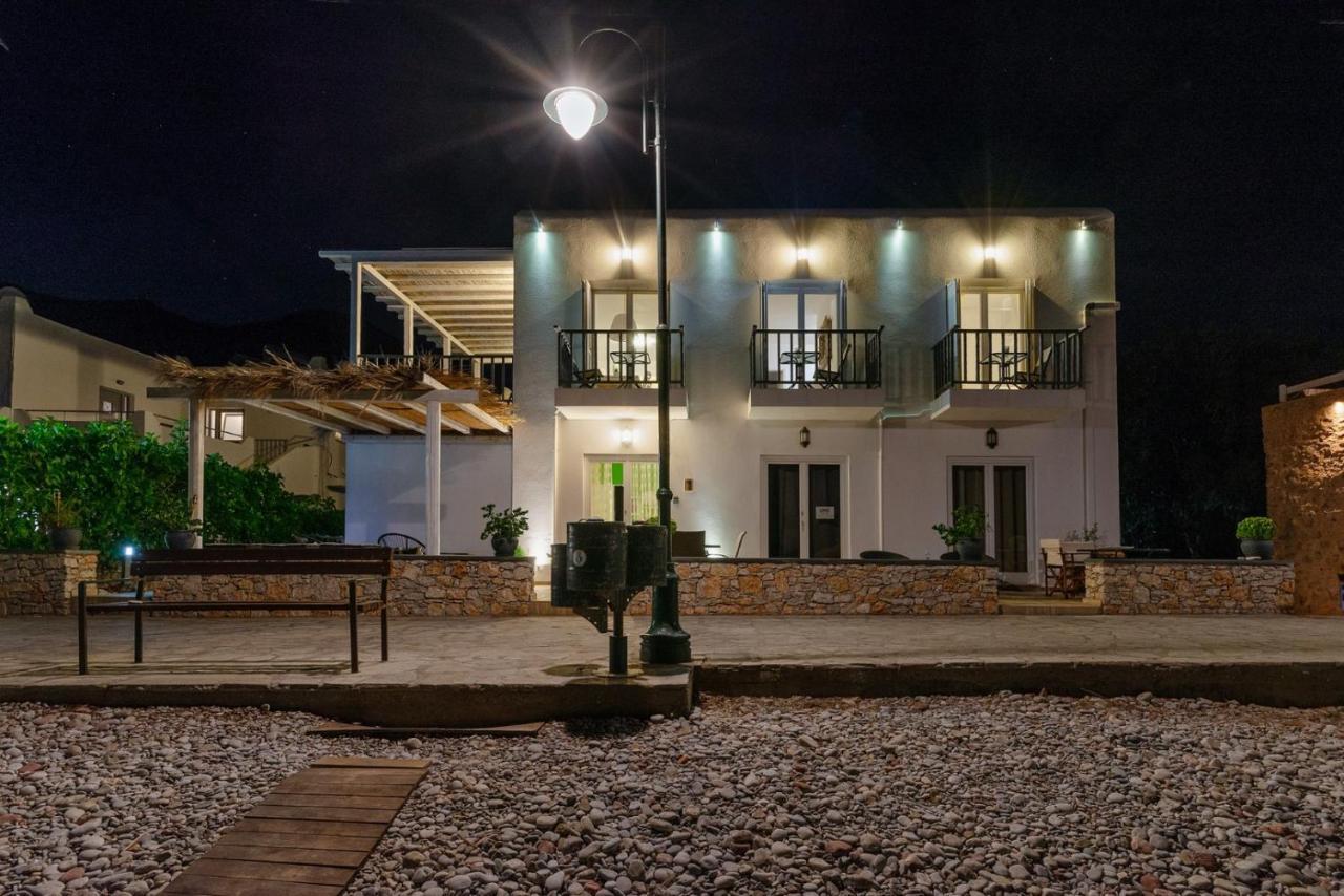 Uno Beachfront Suite Livadia  Bagian luar foto