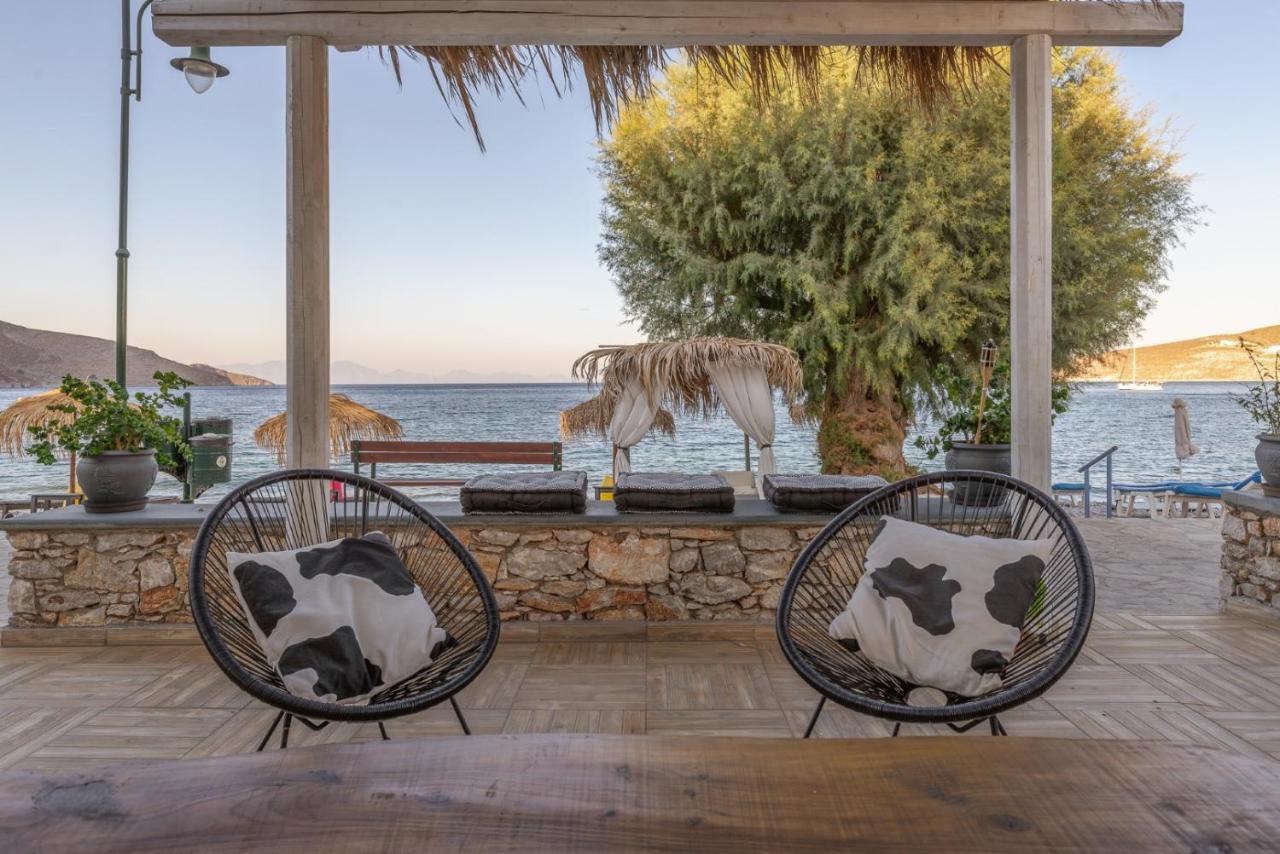 Uno Beachfront Suite Livadia  Bagian luar foto