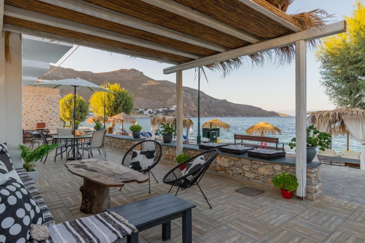 Uno Beachfront Suite Livadia  Bagian luar foto