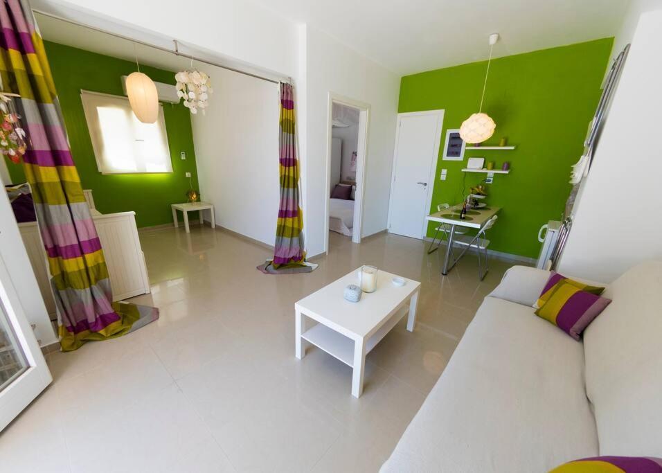 Uno Beachfront Suite Livadia  Bagian luar foto