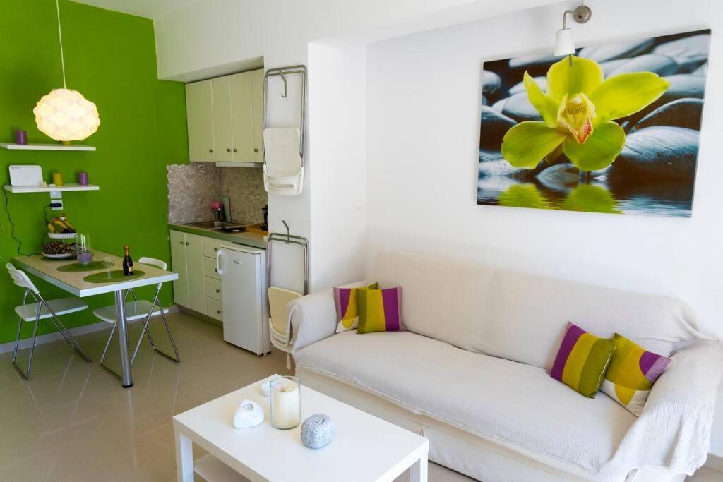 Uno Beachfront Suite Livadia  Bagian luar foto